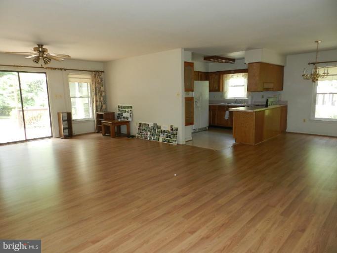 24 Benner Loop Ruther Glen, VA 22546 - Photo 14 of 17 Living Room