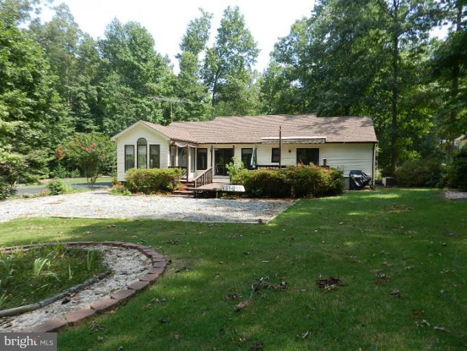 24 Benner Loop Ruther Glen, VA 22546 - Photo 5 of 17 Exterior (Rear)
