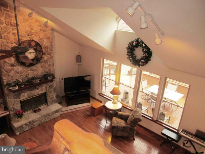 27 Burrs Mill Road Southampton, NJ 08088 - Photo 4 of 25 Great Room