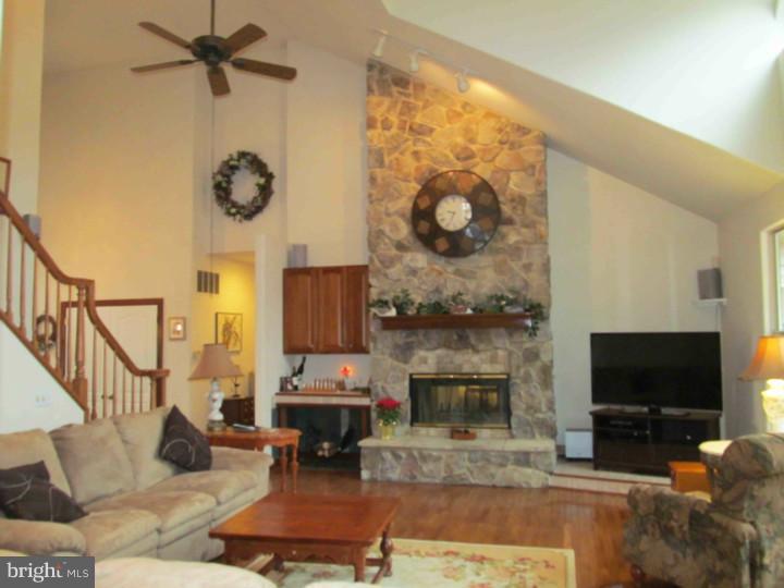 27 Burrs Mill Road Southampton, NJ 08088 - Photo 5 of 25 Great Room