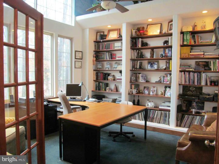27 Burrs Mill Road Southampton, NJ 08088 - Photo 6 of 25 Library
