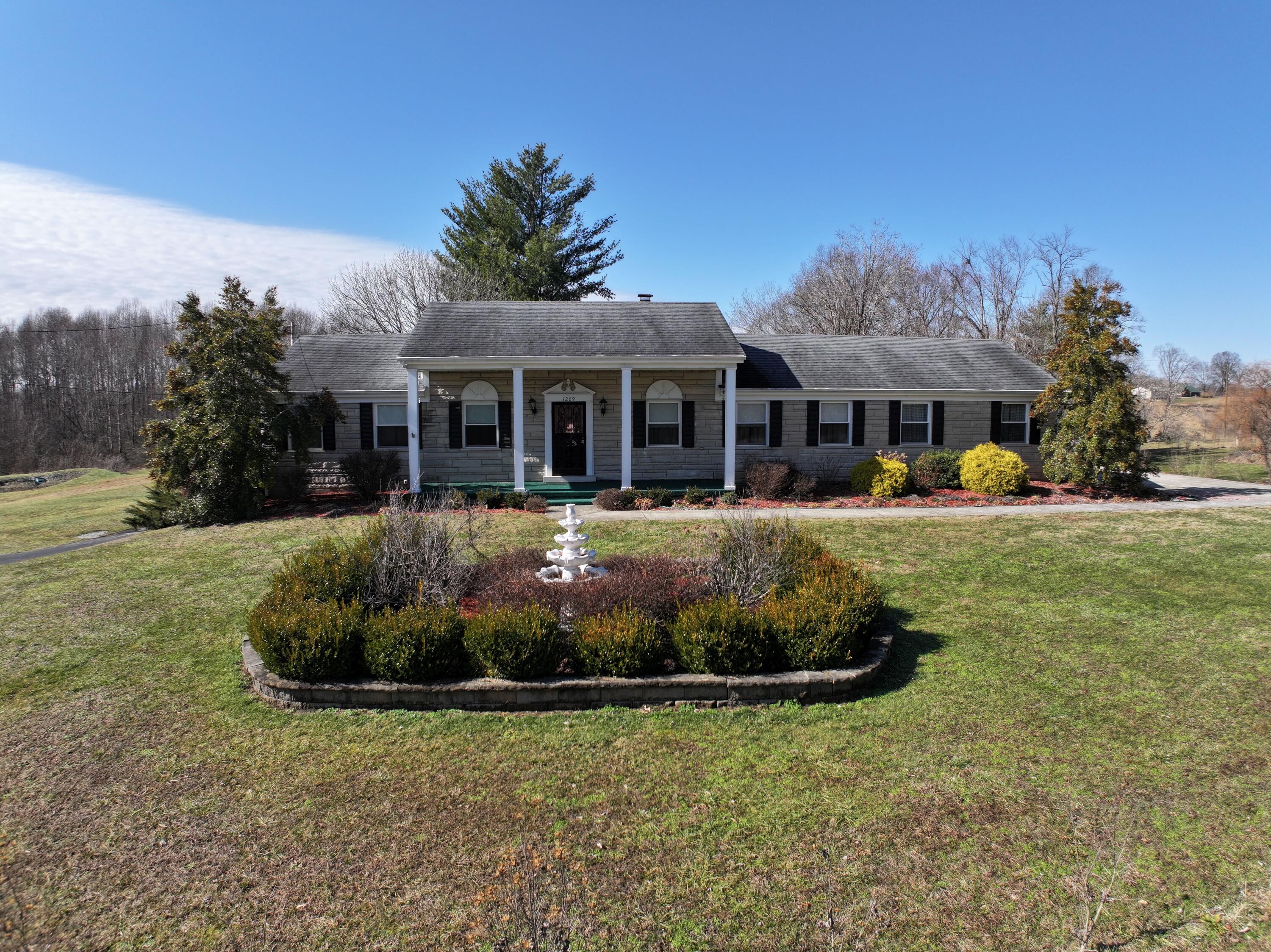 1209 College Hill Road Waco, KY 40385 - Photo 2 of 34 Mature landscaping!