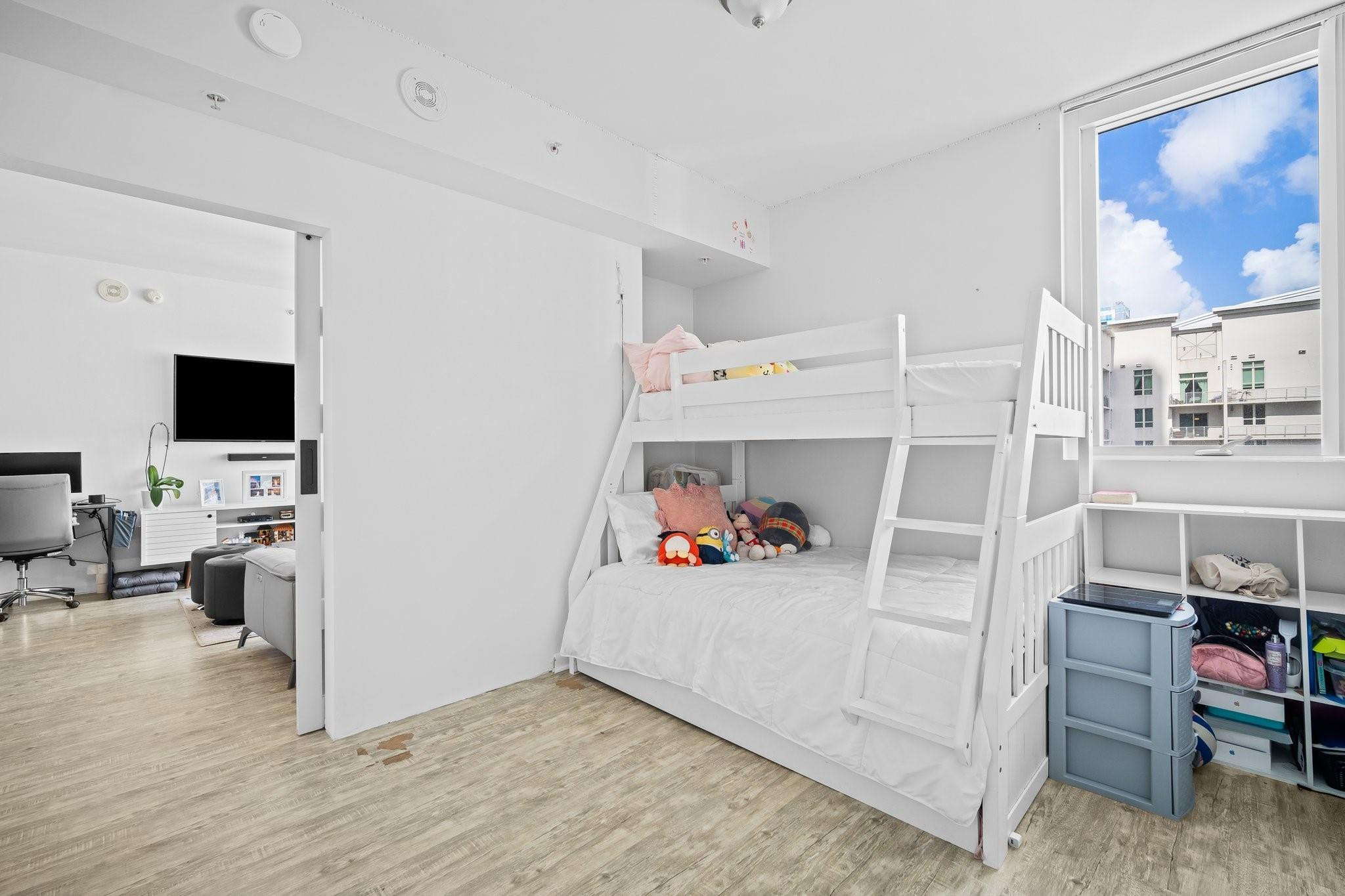 244 Biscayne Boulevard, Unit 2210 Miami, FL 33132 - Photo 18 of 29 Photo 18