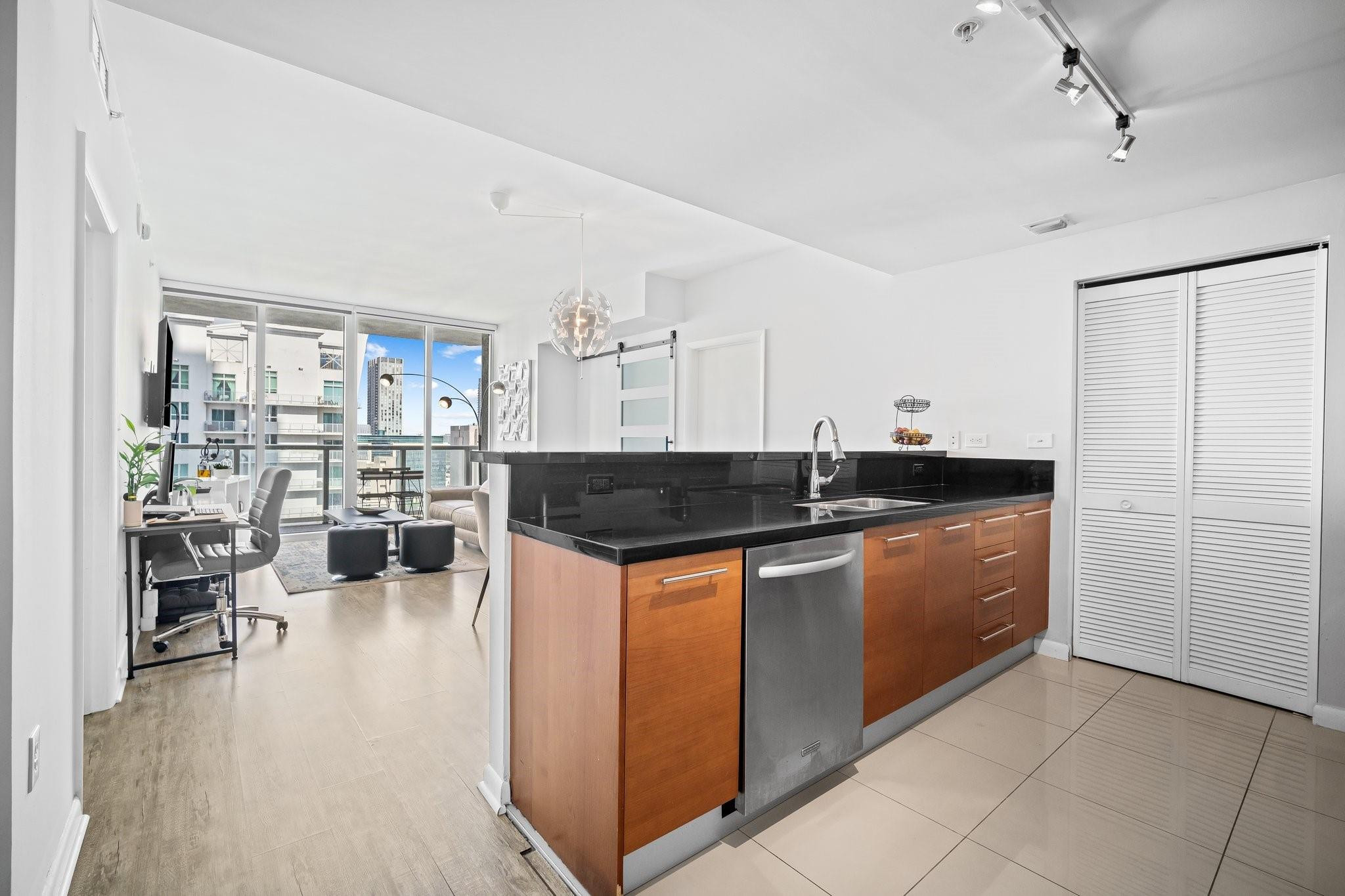 244 Biscayne Boulevard, Unit 2210 Miami, FL 33132 - Photo 3 of 29 Photo 3