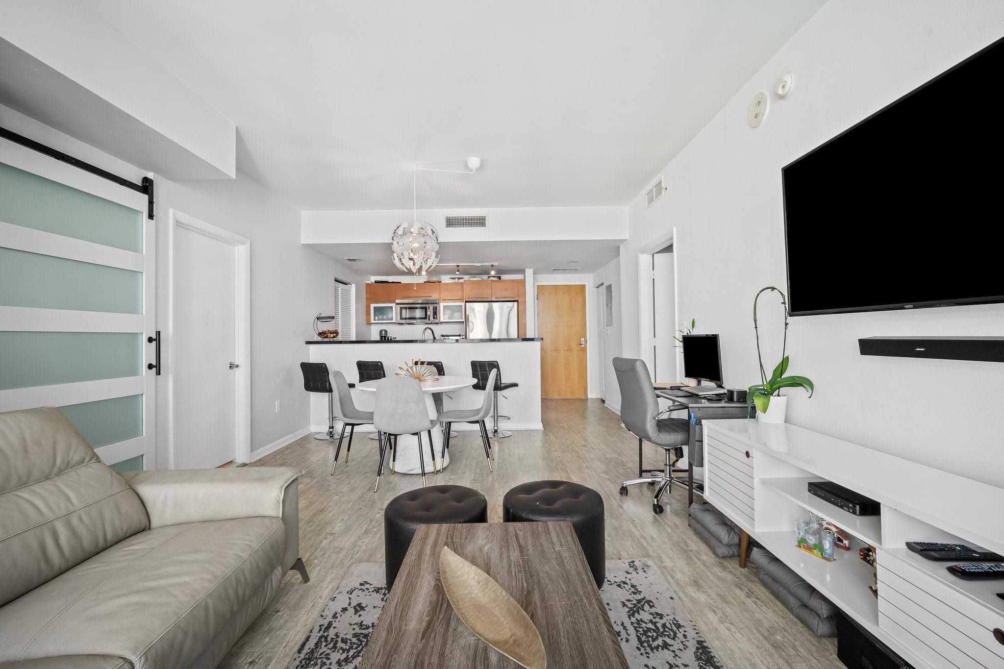 244 Biscayne Boulevard, Unit 2210 Miami, FL 33132 - Photo 8 of 29 Photo 8