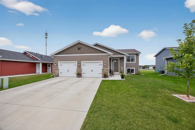 $299,000 | 1049 Talon Avenue, Wabasha, MN 55981