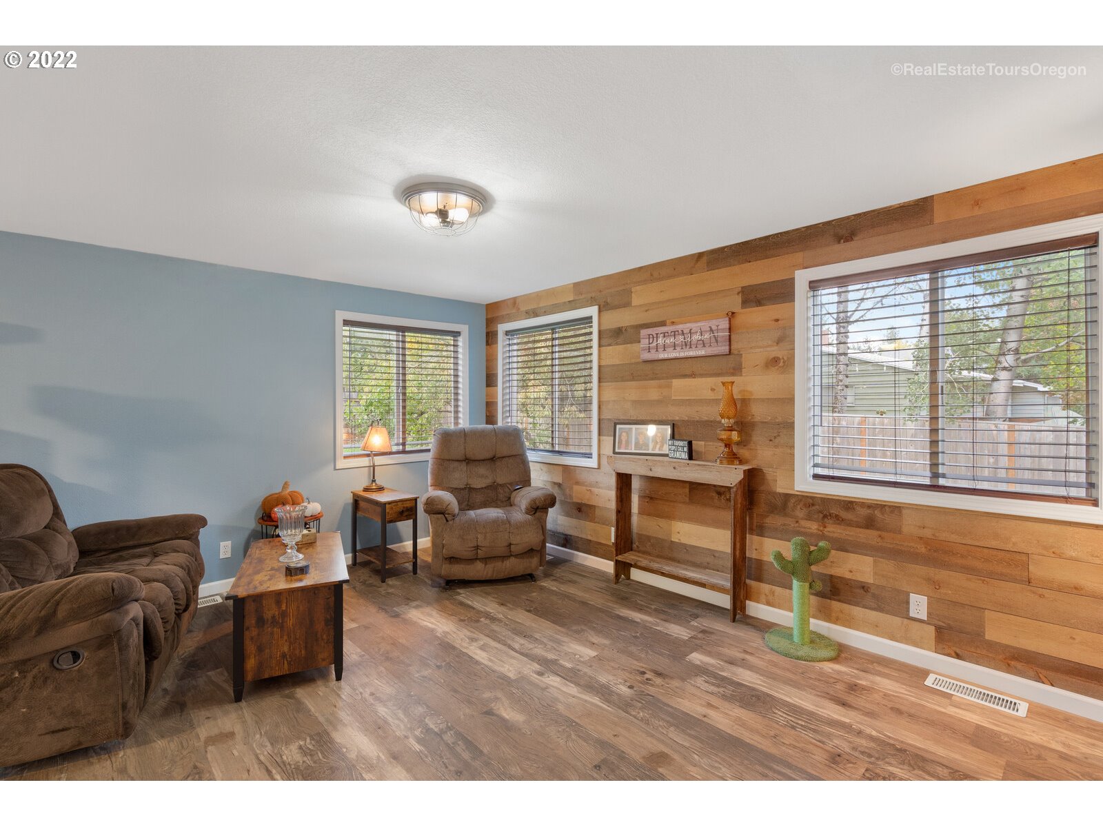 707 Roxe Drive Forest Grove, OR 97116 - Photo 12 of 32 a living room with furniture and a window