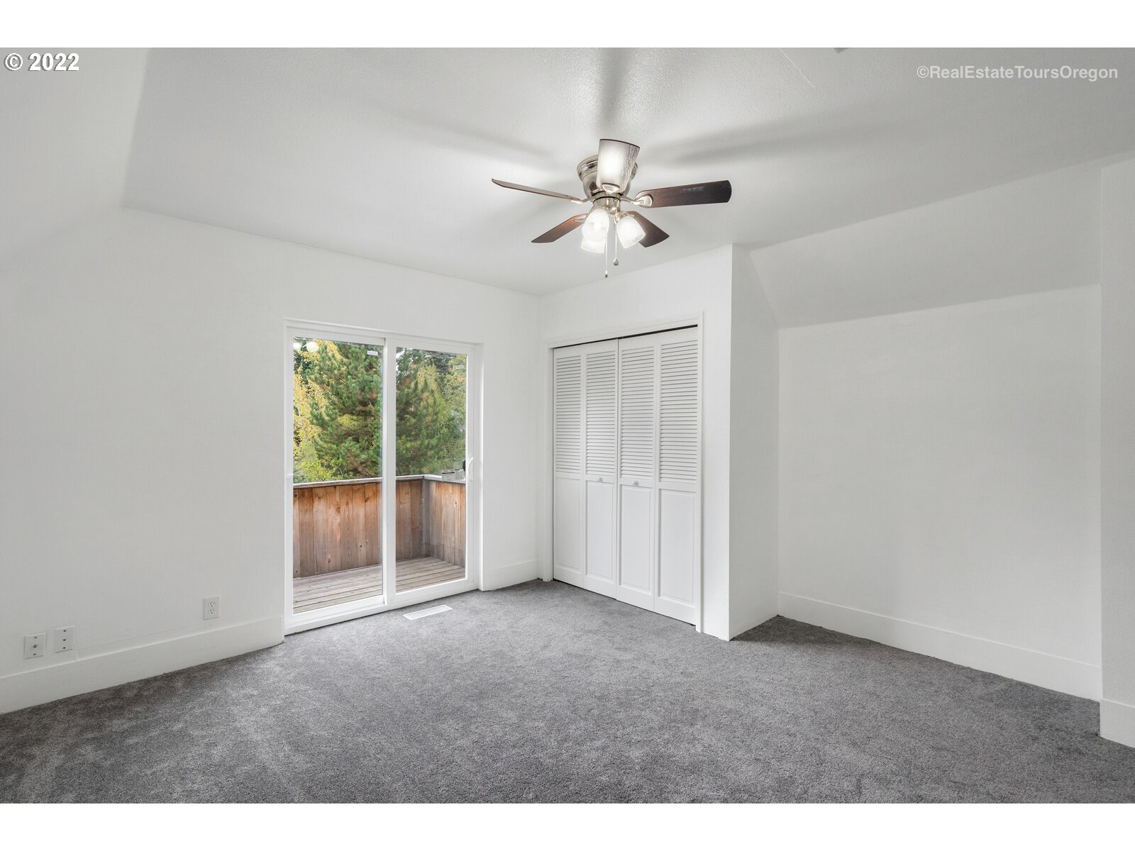 707 Roxe Drive Forest Grove, OR 97116 - Photo 24 of 32 a view of empty room with closet