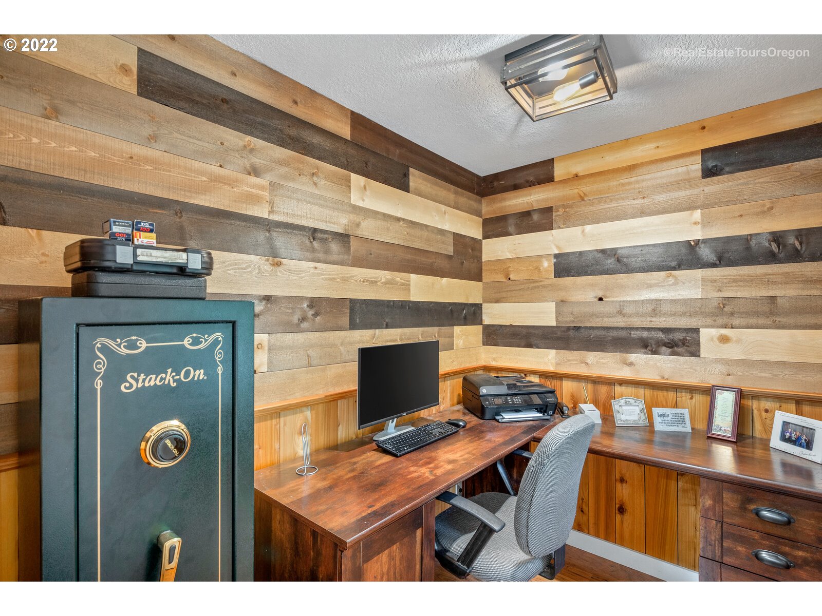 707 Roxe Drive Forest Grove, OR 97116 - Photo 5 of 32 a view of a workspace with furniture