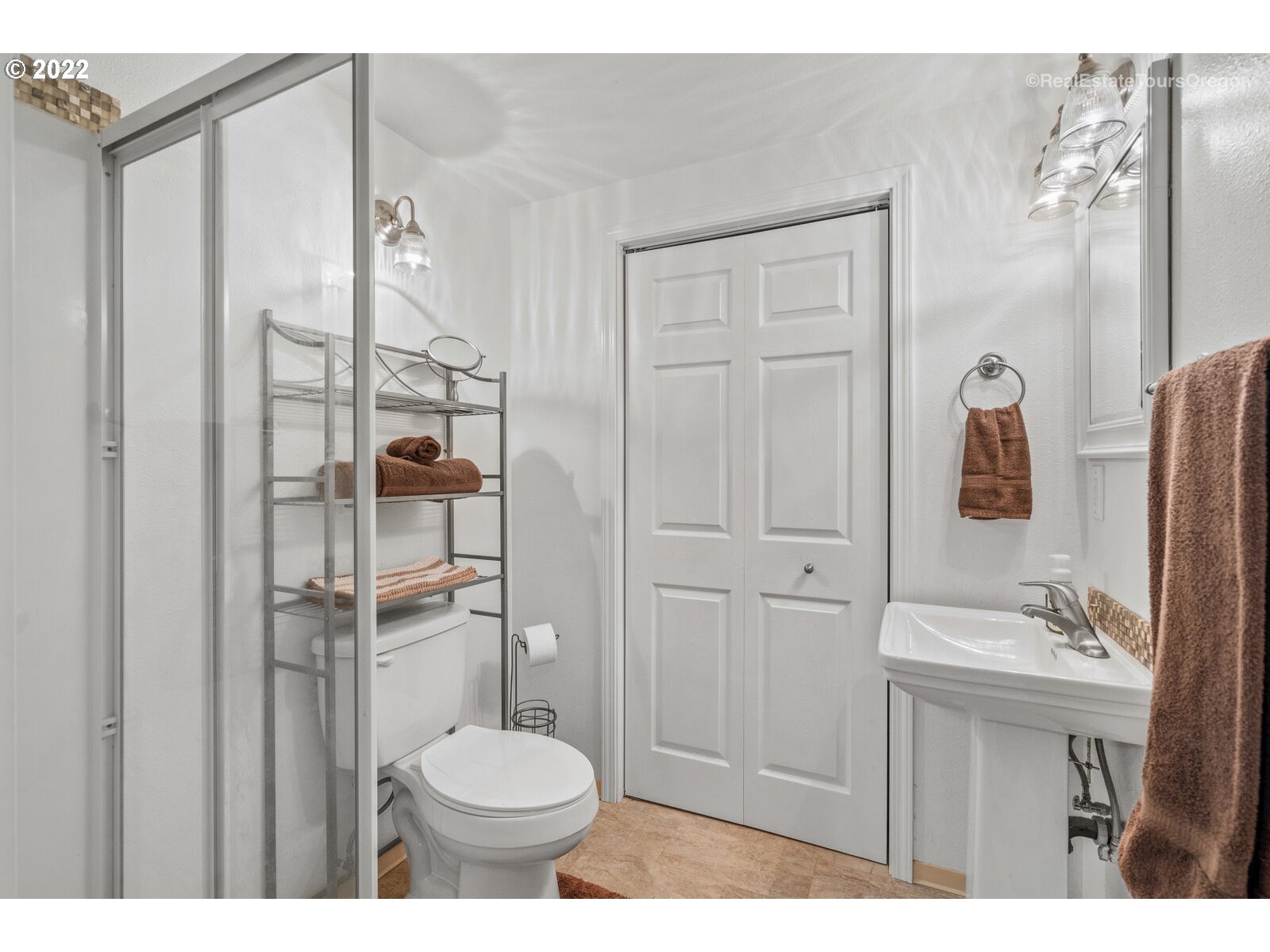 707 Roxe Drive Forest Grove, OR 97116 - Photo 6 of 32 a bathroom with a sink toilet and shower