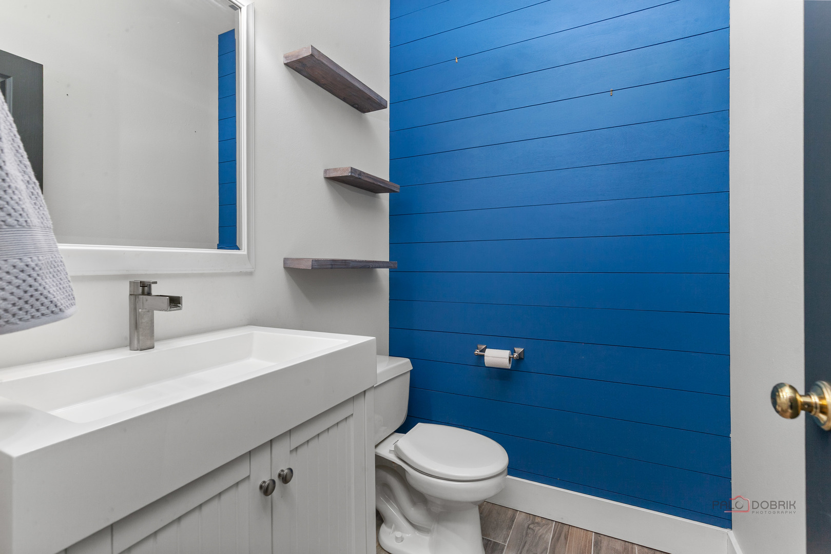 597 Treetop Lane Gurnee, IL 60031 - Photo 13 of 34 a bathroom with a sink a toilet and mirror