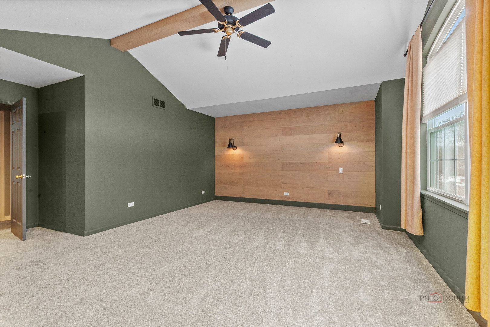 597 Treetop Lane Gurnee, IL 60031 - Photo 14 of 34 a view of a livingroom with a ceiling fan and window