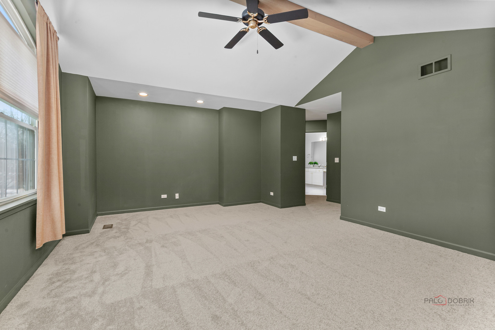 597 Treetop Lane Gurnee, IL 60031 - Photo 15 of 34 a view of an empty room