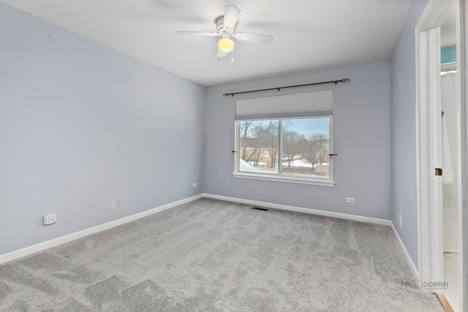 597 Treetop Lane Gurnee, IL 60031 - Photo 21 of 34 a view of an empty room with a window