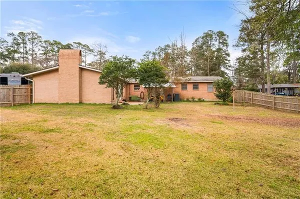 $269,000 | 2101 Fairview Lane, Pineville, LA 71360