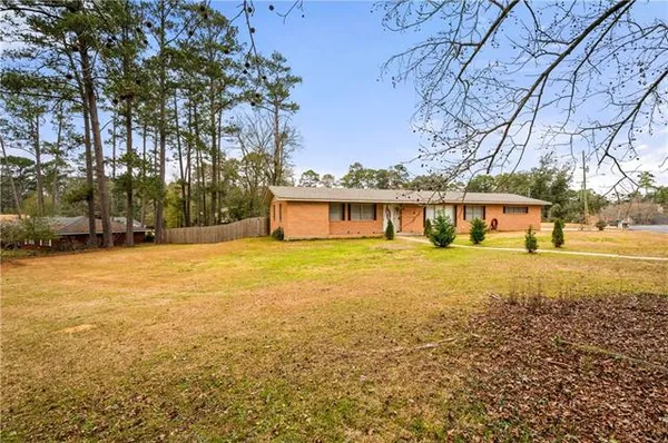 $269,000 | 2101 Fairview Lane, Pineville, LA 71360