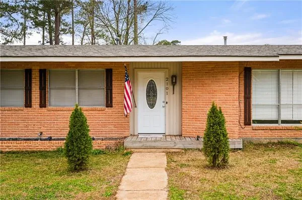 $269,000 | 2101 Fairview Lane, Pineville, LA 71360