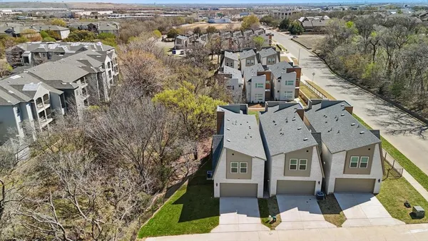 $3,000 | 306 Oakbend Drive, Lewisville, TX 75067