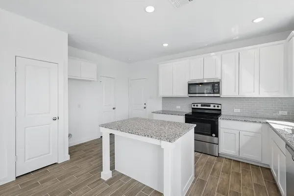 $3,000 | 306 Oakbend Drive, Lewisville, TX 75067