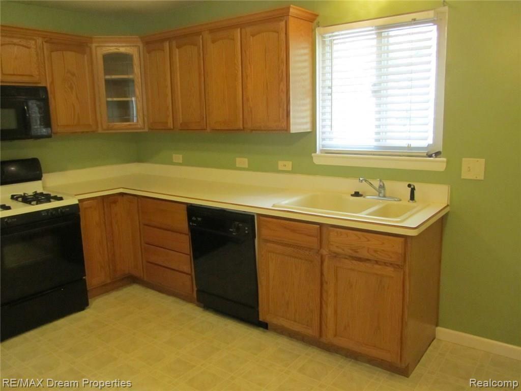 19189 Inkster Road Livonia, MI 48152 - Photo 7 of 20 IMG_5971.JPG