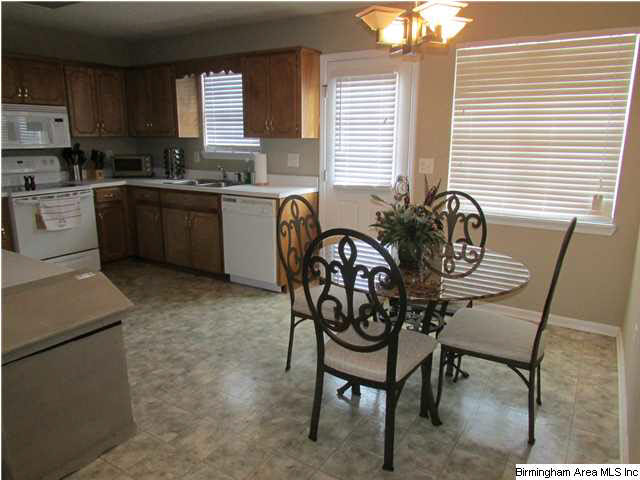 986 Littlejohn Road Jacksonville, AL 36265 - Photo 3 of 13