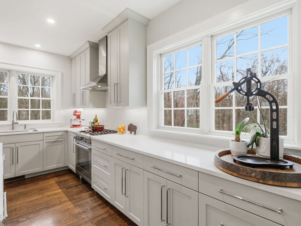 121 Greenwood Road Andover, MA 01810 - Photo 5 of 40