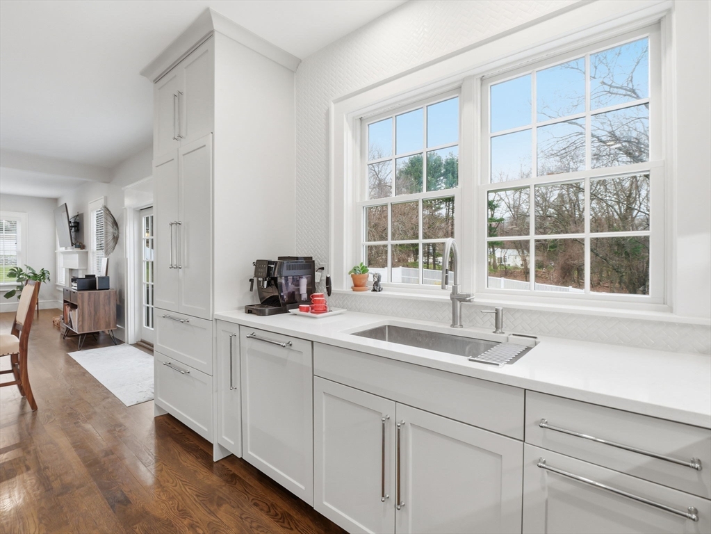 121 Greenwood Road Andover, MA 01810 - Photo 6 of 40