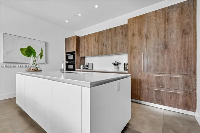 $2,975,000 | 650 Northeast 32nd Street, Unit BH6, Miami, FL 33137