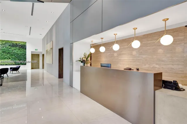 $2,975,000 | 650 Northeast 32nd Street, Unit BH6, Miami, FL 33137