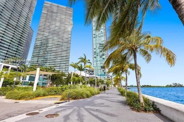 $2,975,000 | 650 Northeast 32nd Street, Unit BH6, Miami, FL 33137