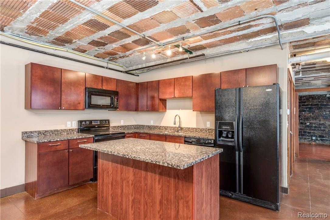 2915 John R Street, Unit 203 Detroit, MI 48201 - Photo 2 of 22 2915 John R St Detroit MI-print-010-23-2915 John R Street unit-4200x2800-300dpi.jpg