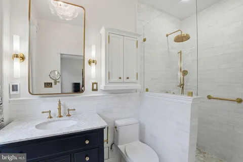 $1,100,000 | 721 10th Street Northeast, Washington, DC 20002