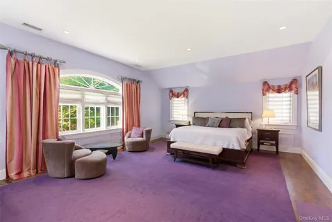 $4,345,000 | 2 Shore Drive, Manhasset, NY 11030