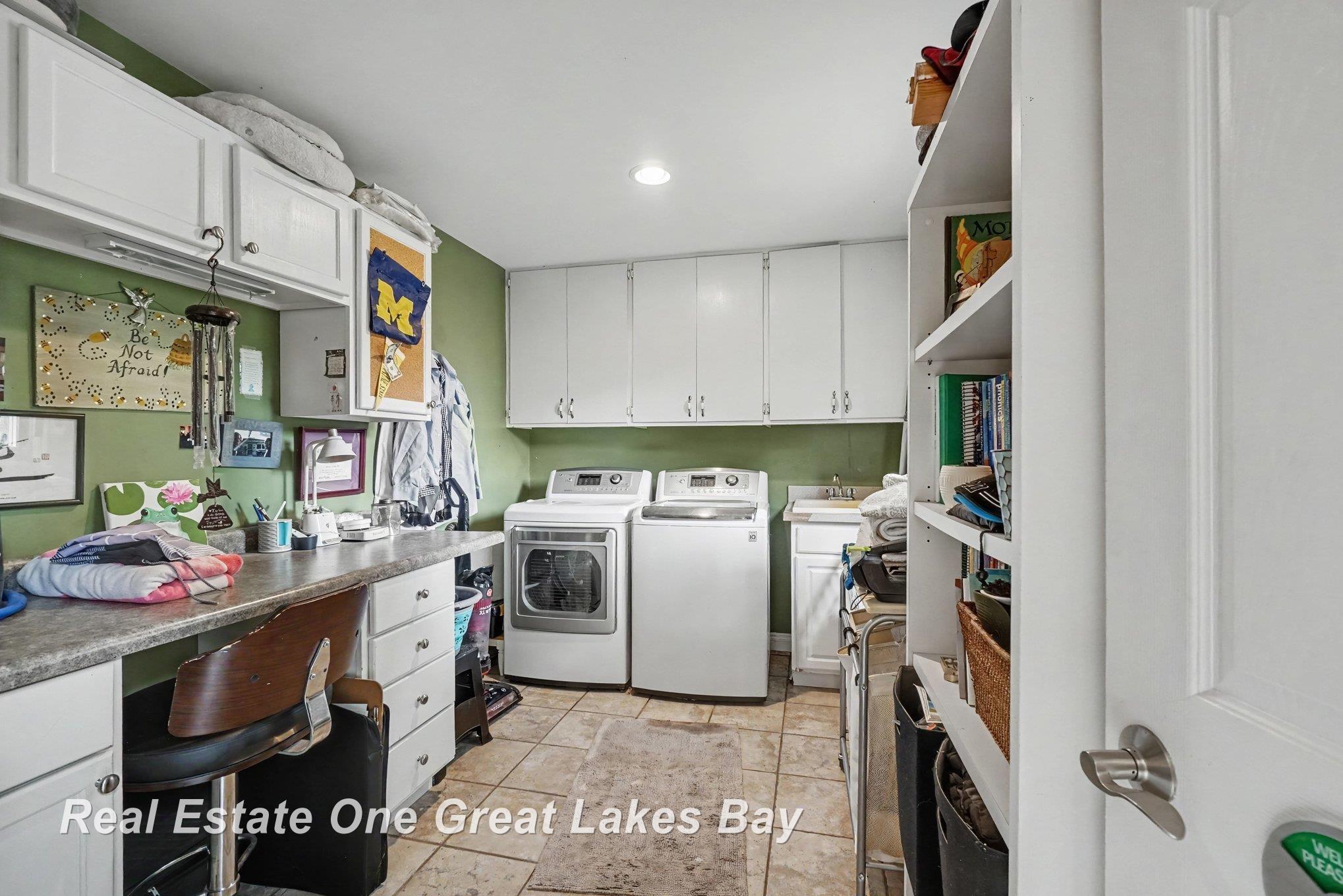 1510 Helen Street Bay City, MI 48708 - Photo 21 of 26 50213358-ef3a7a4a-a6bd-4aac-a656-83198365a1da.JPG