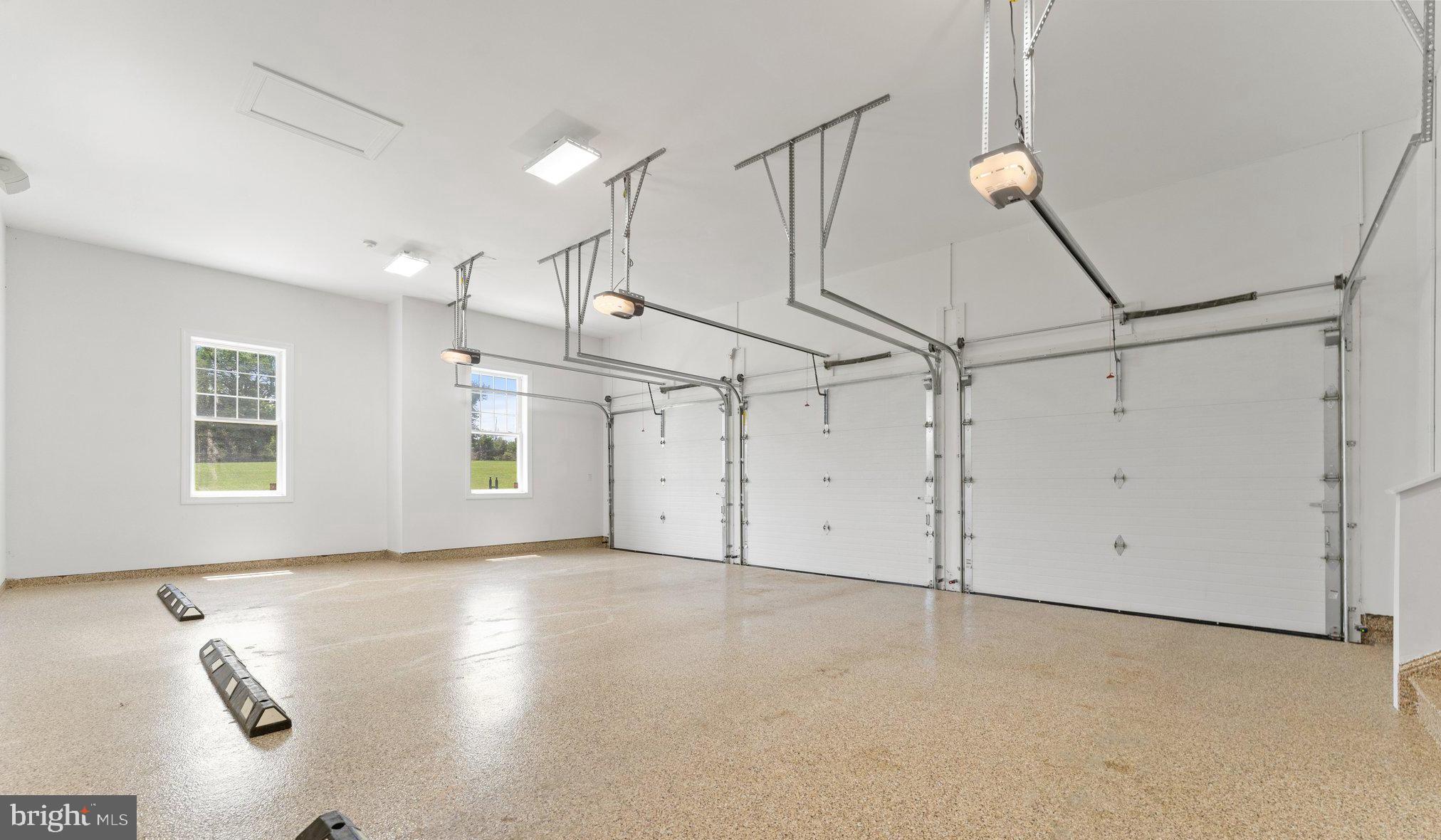 22077 Oatlands Road Aldie, VA 20105 - Photo 37 of 49 Spotless 3-car garage