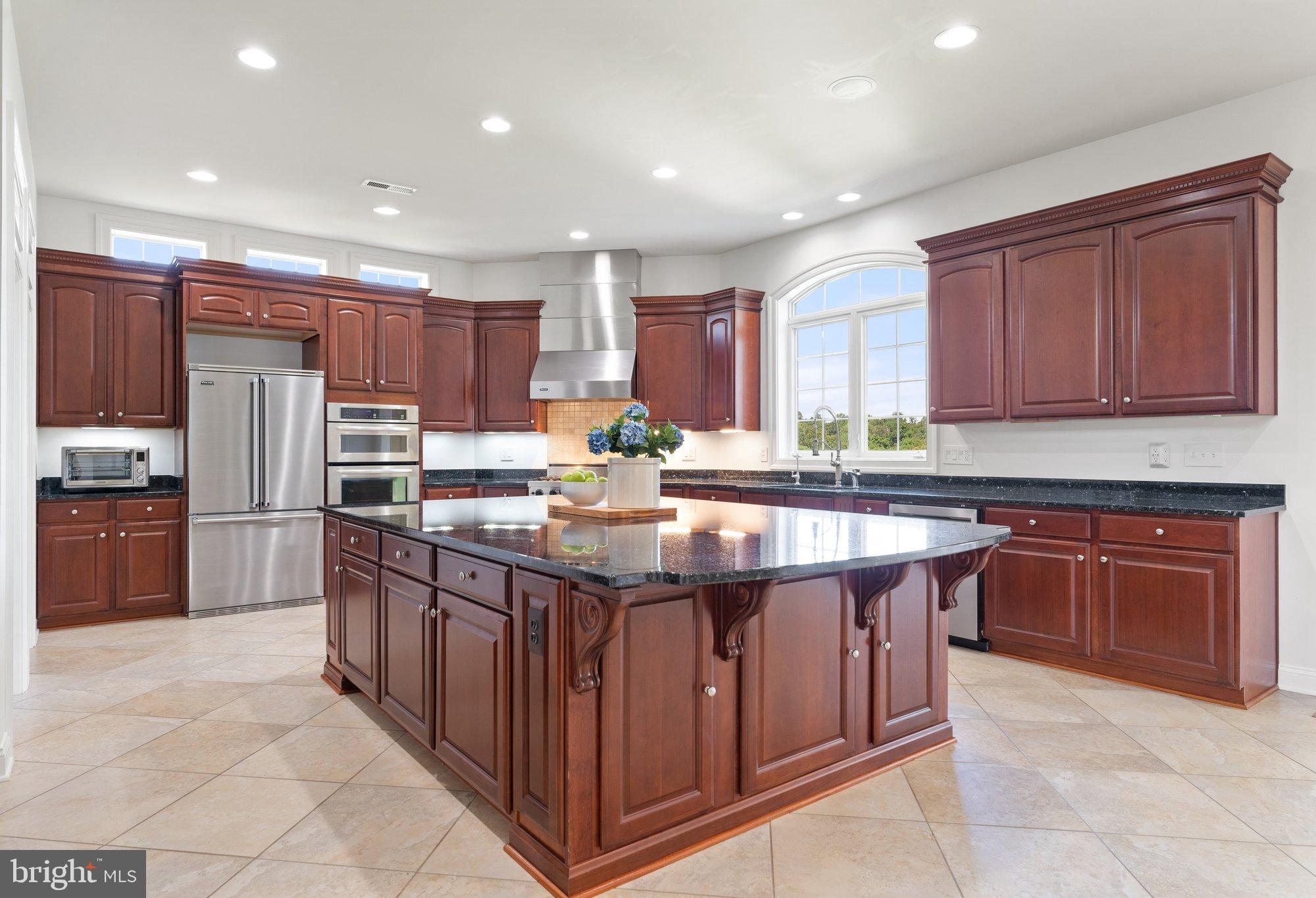 22077 Oatlands Road Aldie, VA 20105 - Photo 7 of 49 A chef's kitchen & ideal for entertaining