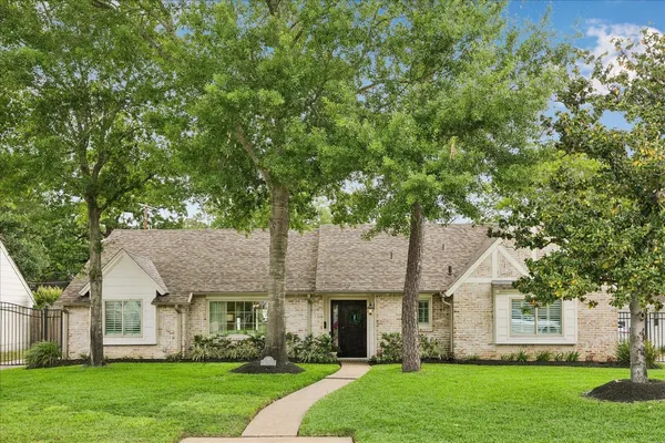 $980,000 | 722 West Forest Drive, Houston, TX 77079