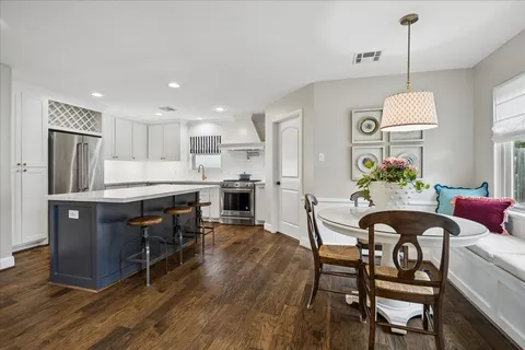 $980,000 | 722 West Forest Drive, Houston, TX 77079