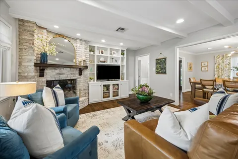 $980,000 | 722 West Forest Drive, Houston, TX 77079