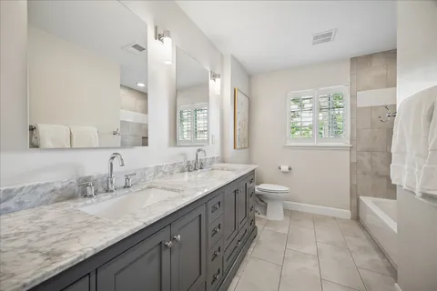 $980,000 | 722 West Forest Drive, Houston, TX 77079