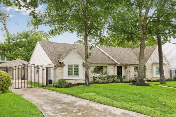 $980,000 | 722 West Forest Drive, Houston, TX 77079