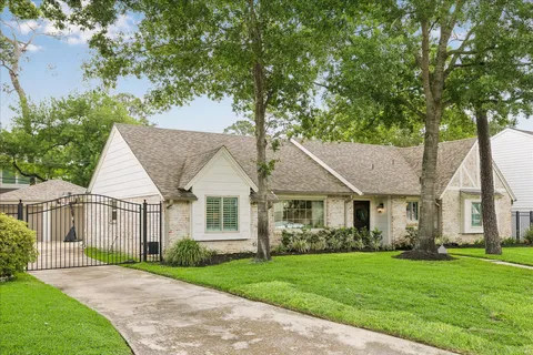 $980,000 | 722 West Forest Drive, Houston, TX 77079