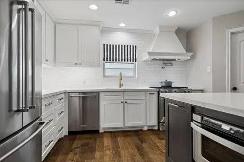 $980,000 | 722 West Forest Drive, Houston, TX 77079