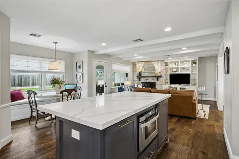 $980,000 | 722 West Forest Drive, Houston, TX 77079