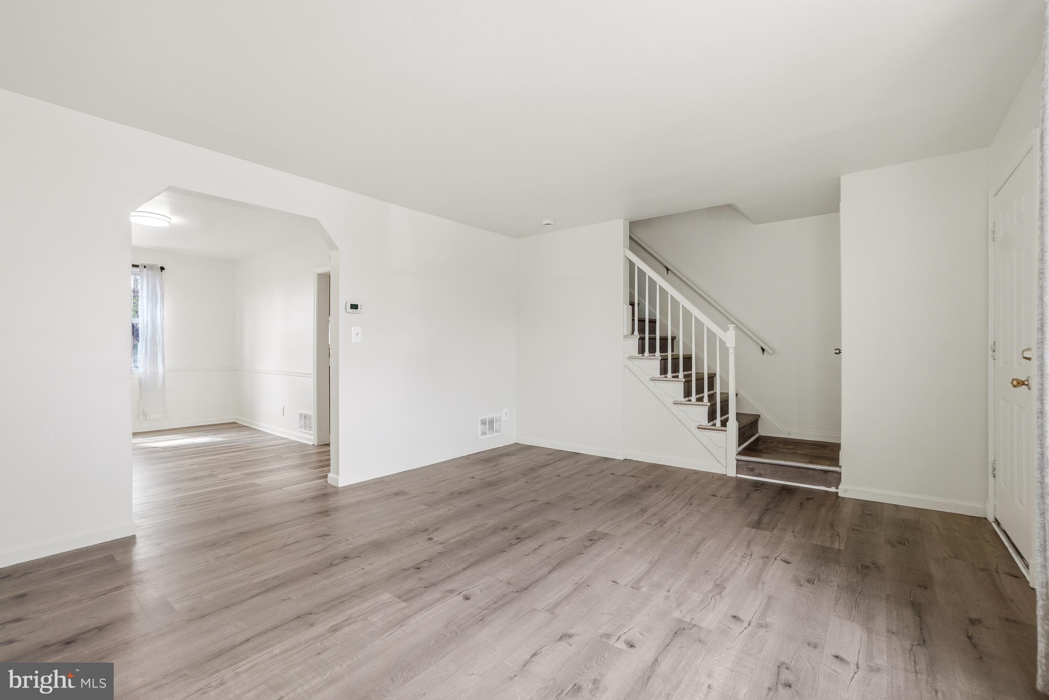 64 Garden Ridge Road Baltimore, MD 21228 - Photo 6 of 30 Living Room