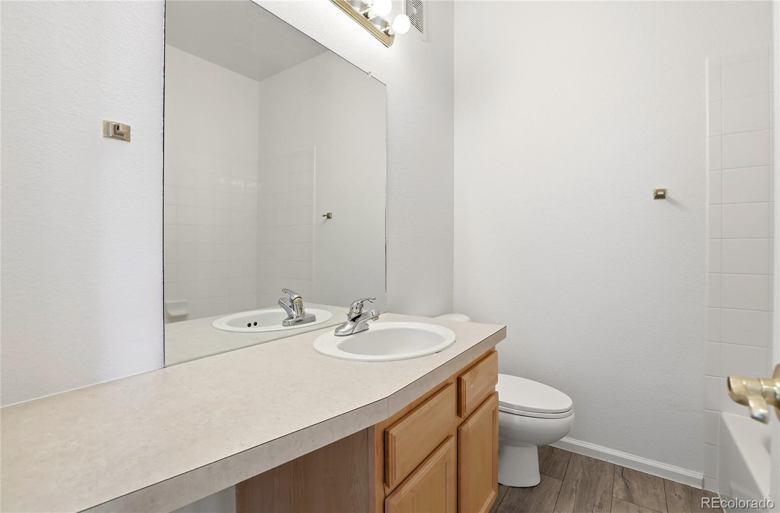 1435 South Chambers Road, Unit 104 Aurora, CO 80017 - Photo 22 of 31