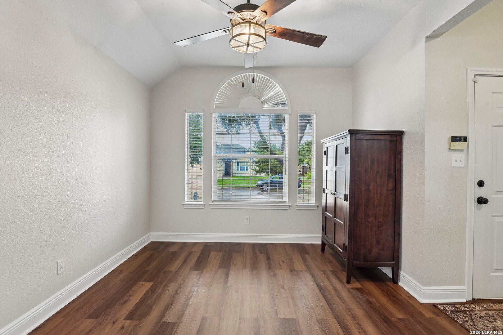 8311 Copperglen Converse, TX 78109 - Photo 5 of 48