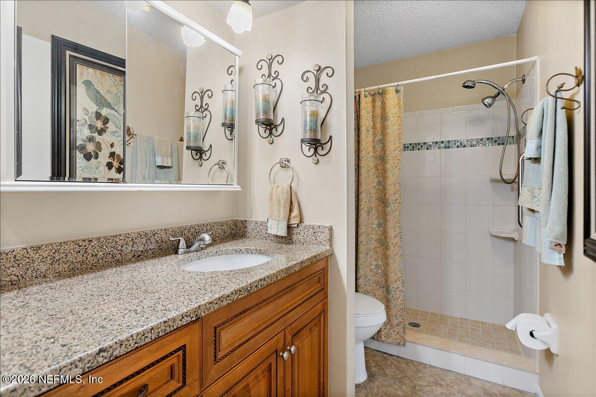 3801 Crown Point Road, Unit 1273 Jacksonville, FL 32257 - Photo 14 of 18 2nd Floor Bathroom