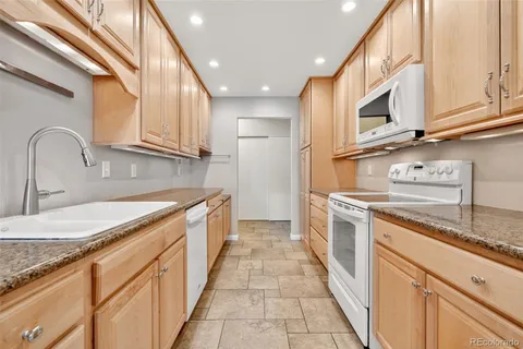 $289,000 | 7877 East Mississippi Avenue, Unit 207, Denver, CO 80247