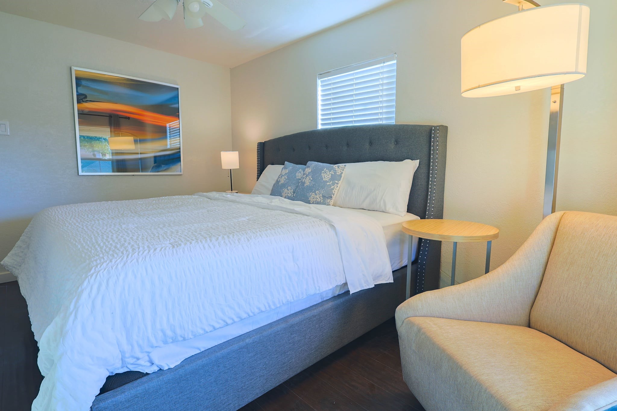 831 Rouse Street Houston, TX 77020 - Photo 15 of 19 a bed room with a bed and a couch